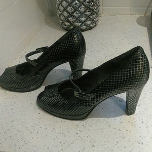 Women's shoes
